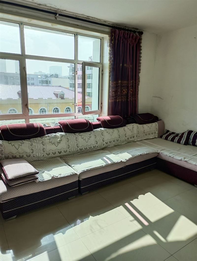 卖楼:育才苑六楼非顶楼，下楼就是七学和幼儿园64.7平15万