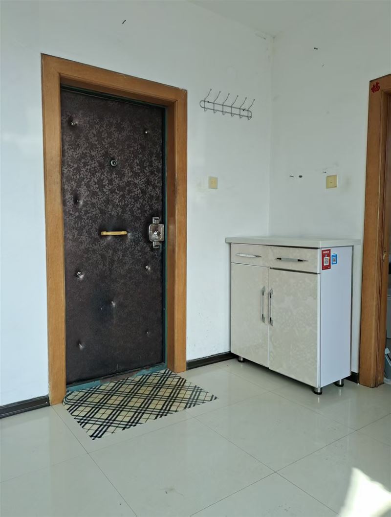 卖楼:育才苑六楼非顶楼，下楼就是七学和幼儿园64.7平15万