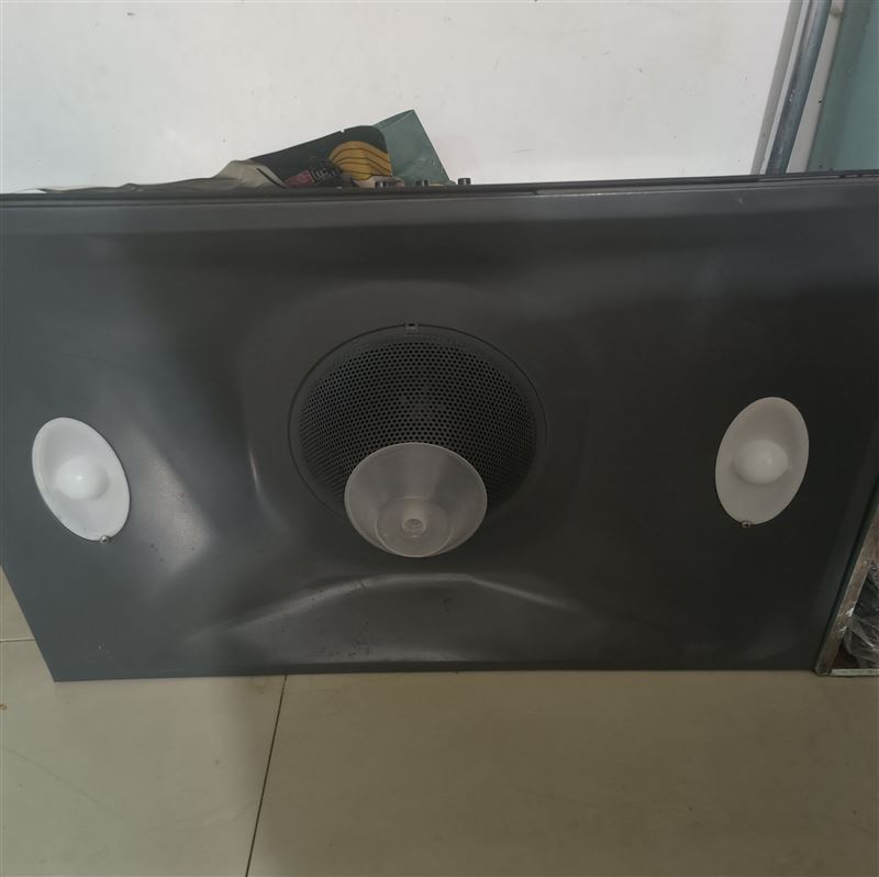 消毒筷子柜。抽油烟机。双人电热炕。