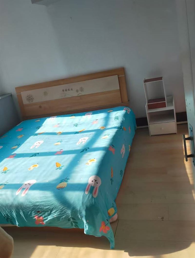 比优特附近，七楼
