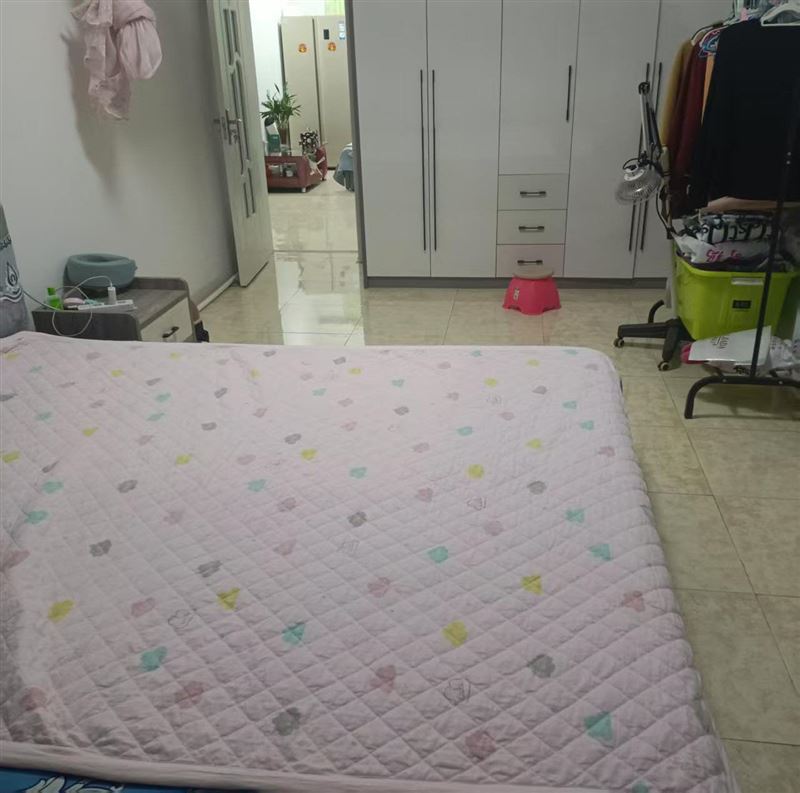 彩城院内顶楼出售