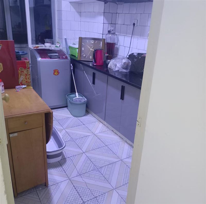 彩城院内顶楼出售