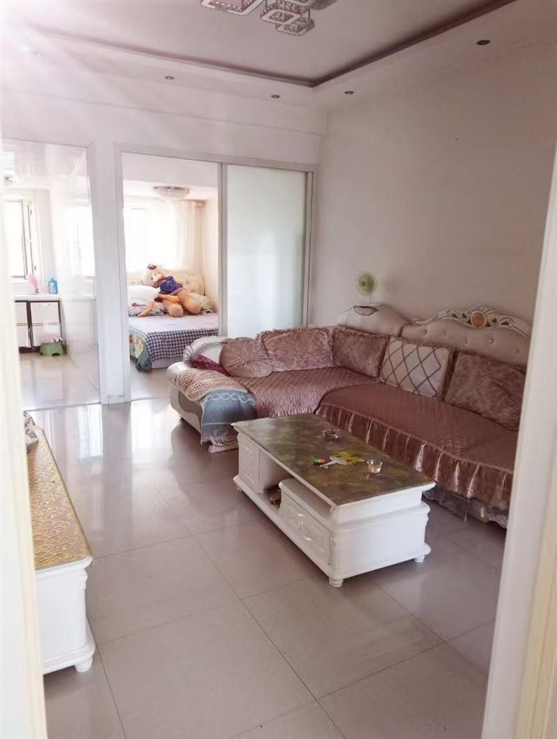 出售；经典茗居 步梯七楼  三室一厅 拎包入住  预售10万 看房议价