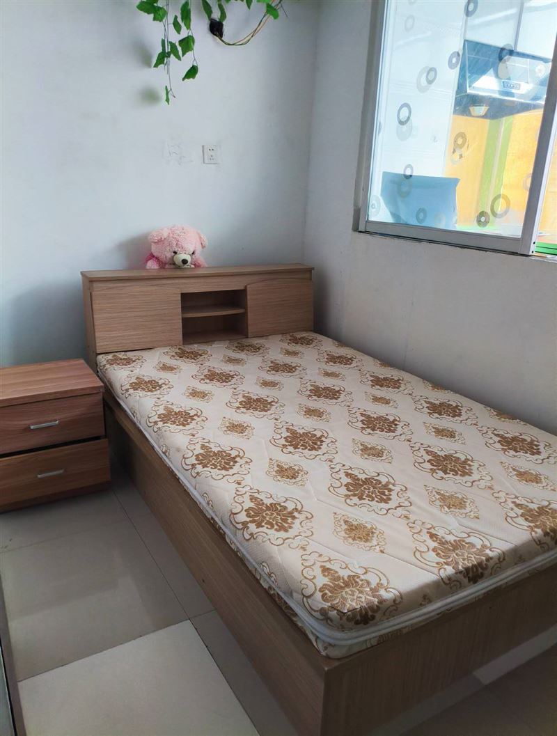 学府华庭一号楼七楼中门底价出售