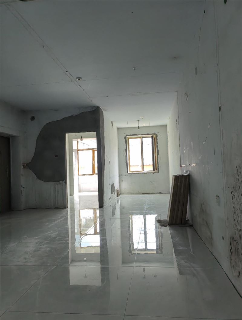 出租局高对面商服一二楼