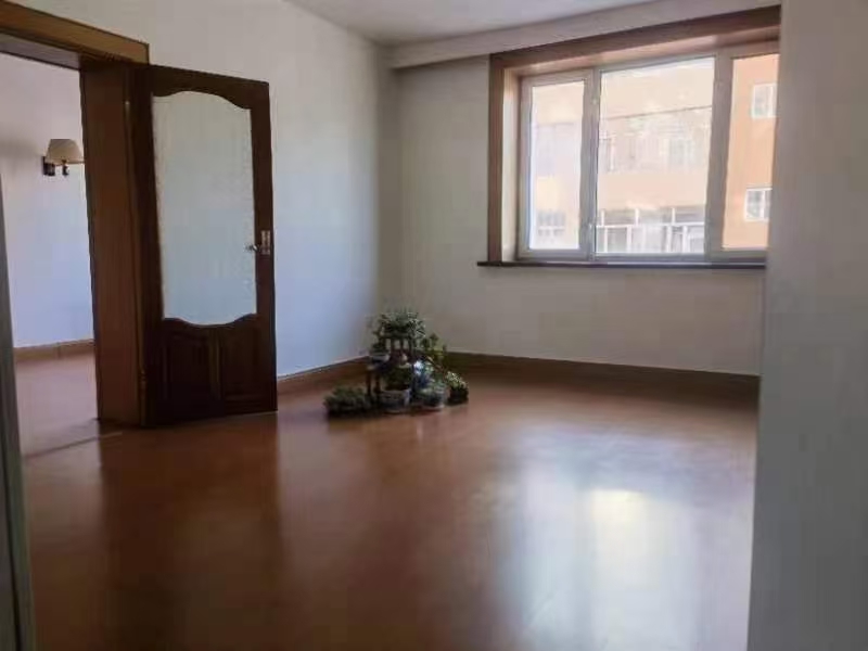 建行花园三楼155平