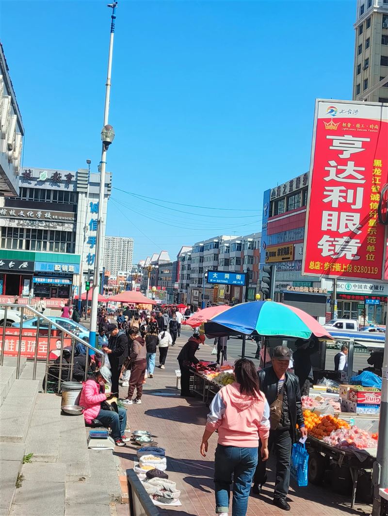 步行街头书店道口北雪伊人旁 店面外兑