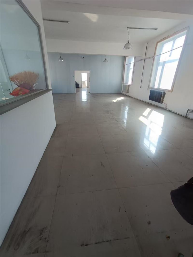 出租；茄子河轻工对面三层楼出租  可以单层