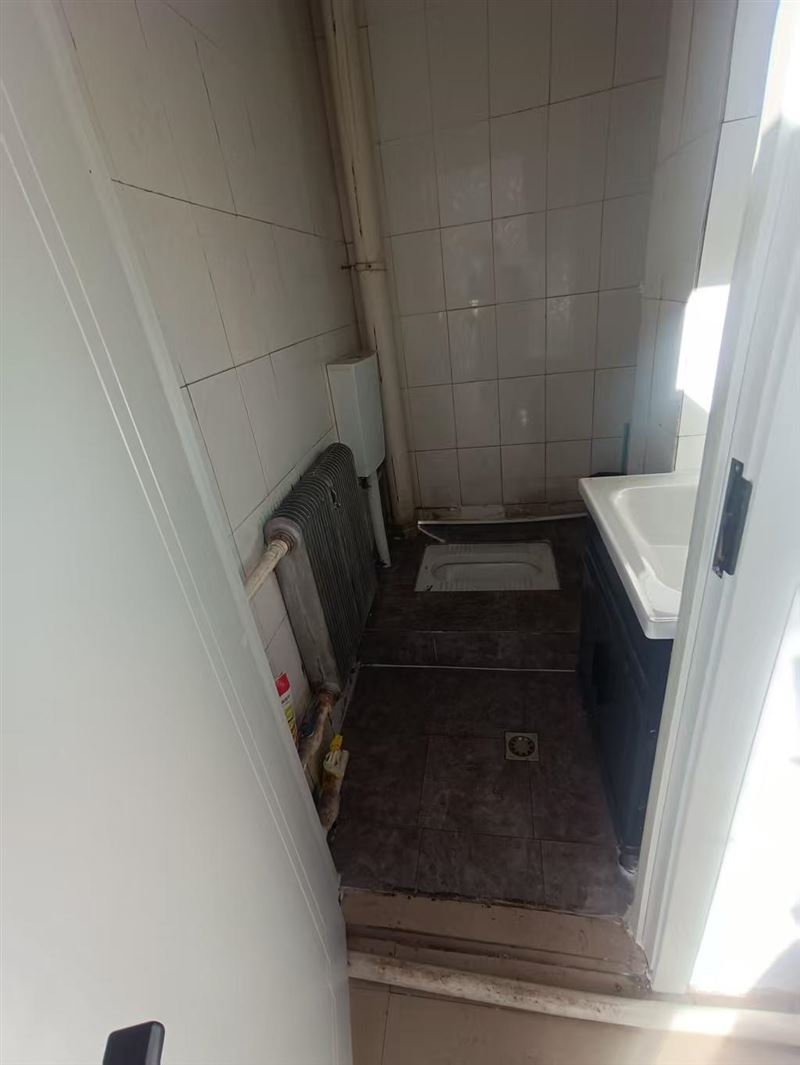 出租；茄子河轻工对面三层楼出租  可以单层