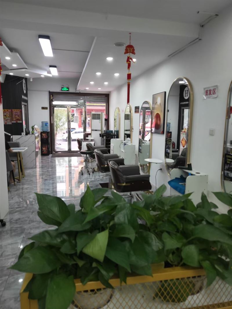 七小正门右侧商服出租出卖