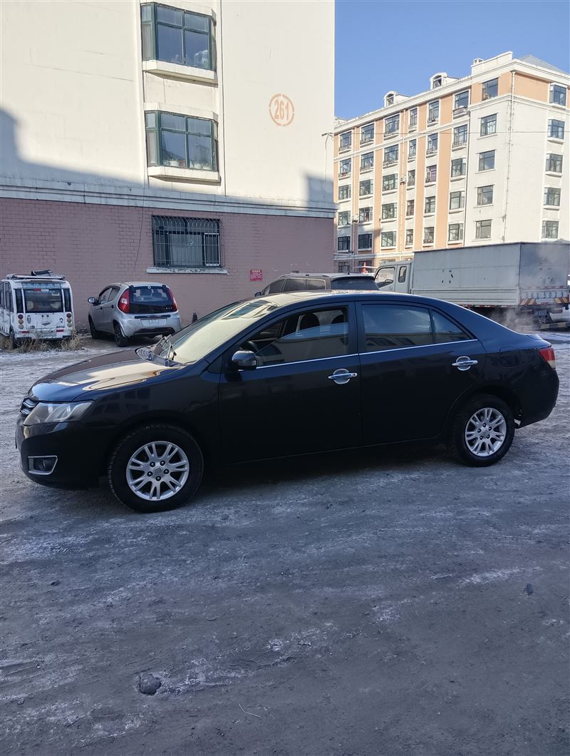 14年众泰z300手动高配原值10万