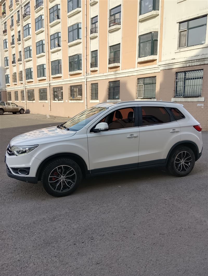 17年一汽森雅R7手动高配