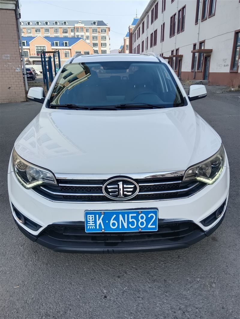 17年一汽森雅R7手动高配