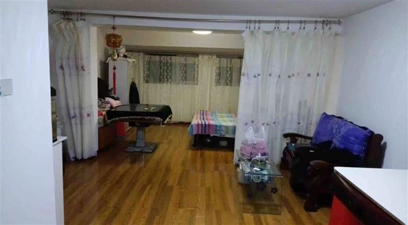 出租；林苑之星顶楼一室一厅 拎包入住月租700  年租6500  随时看房
