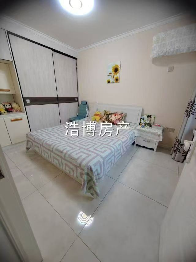 电梯2楼 城中名府5楼49.5平联系电话13351140825