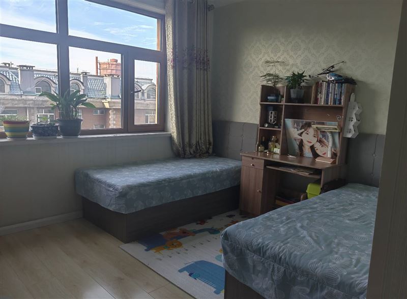 出售欧洲新城二期32号楼高层面积106带负一层车库售价60万不议价，有意者联系15946412929