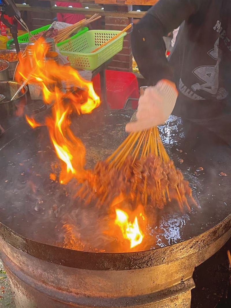 烧烤店招聘服务员