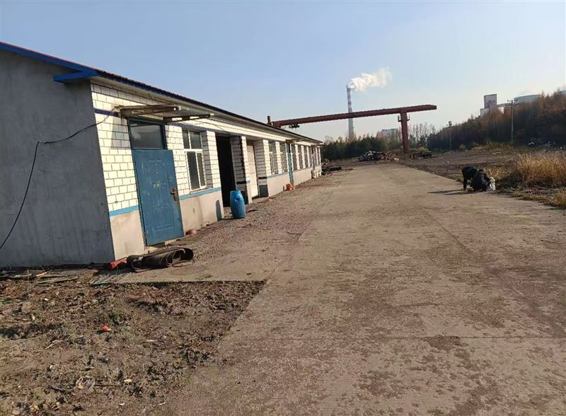 七台河厂房出租, 老来矿北方水泥厂西侧200米,场地面积,7500平方米,平房面积380平方米。