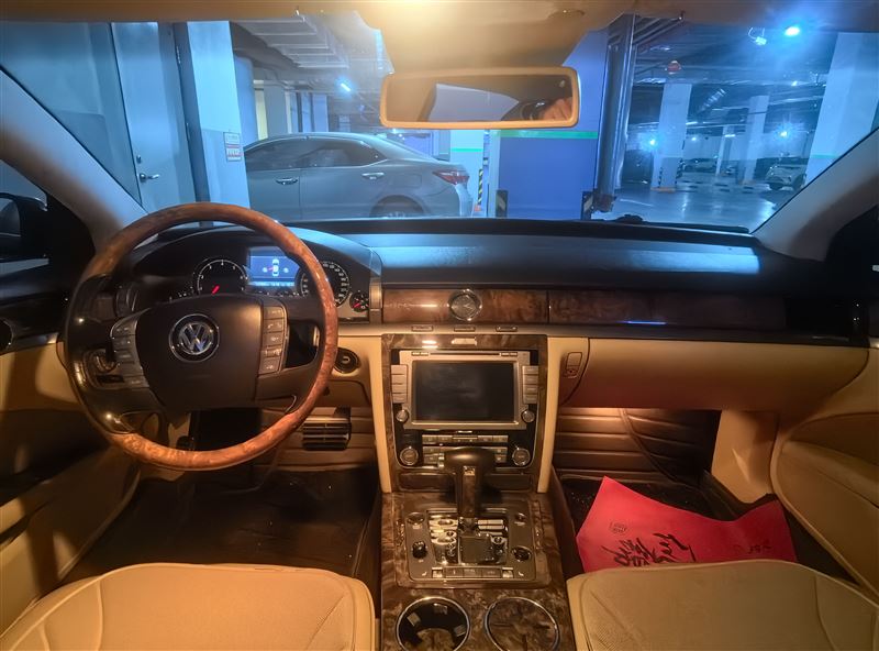 出售11年3.6V6大众辉腾轿车