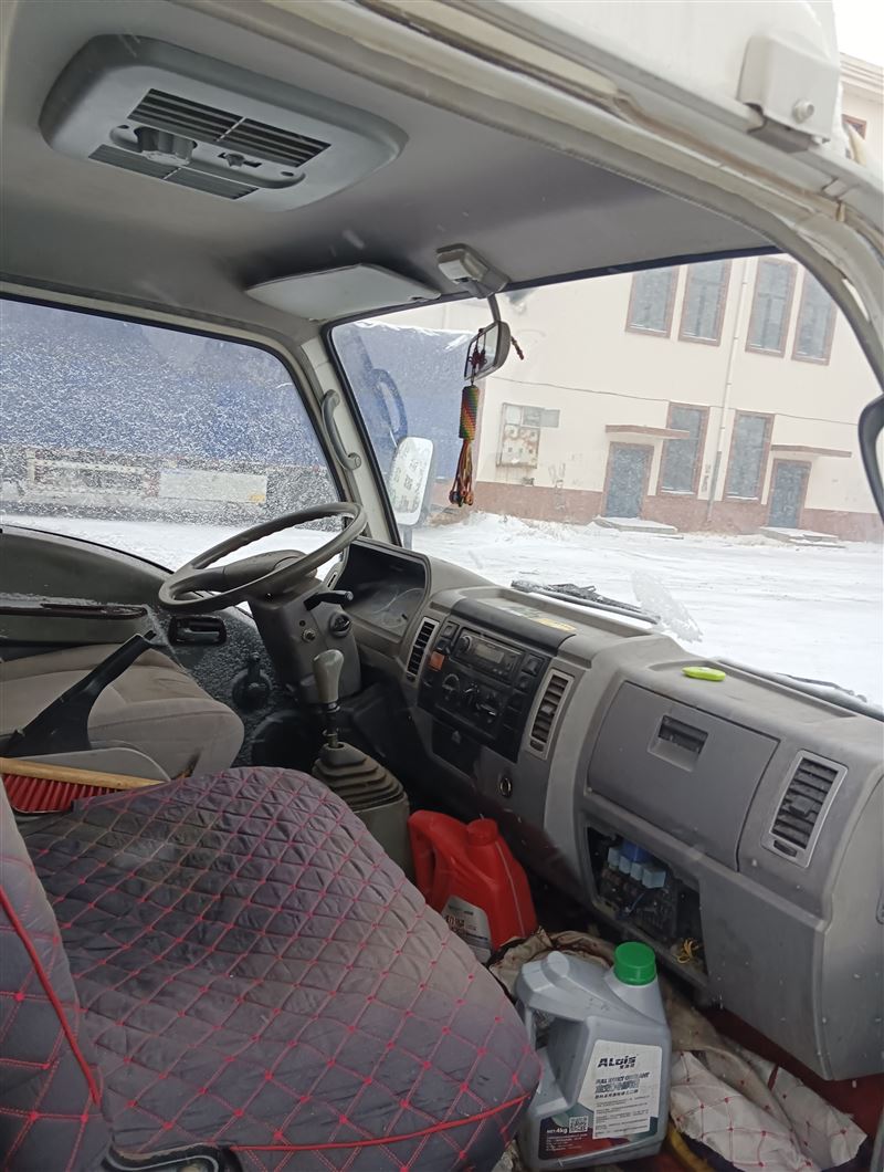 14年柴油4.2米箱货助力转向汽刹双胎