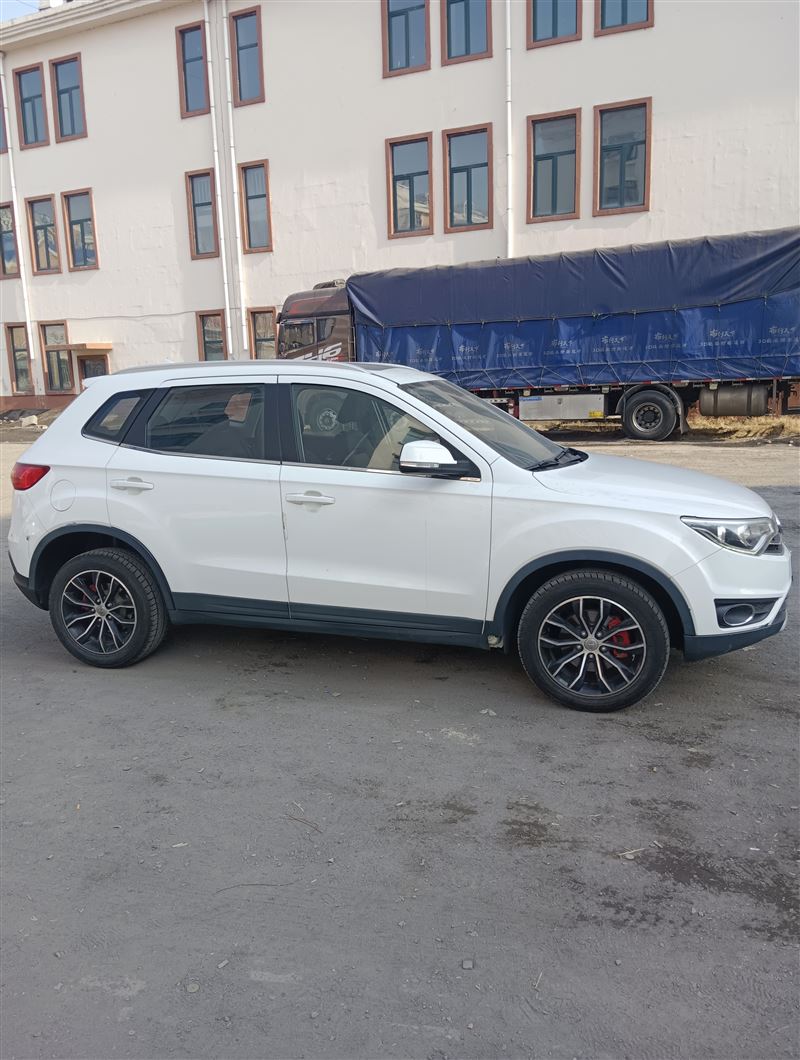 17年一汽森雅R7手动高配