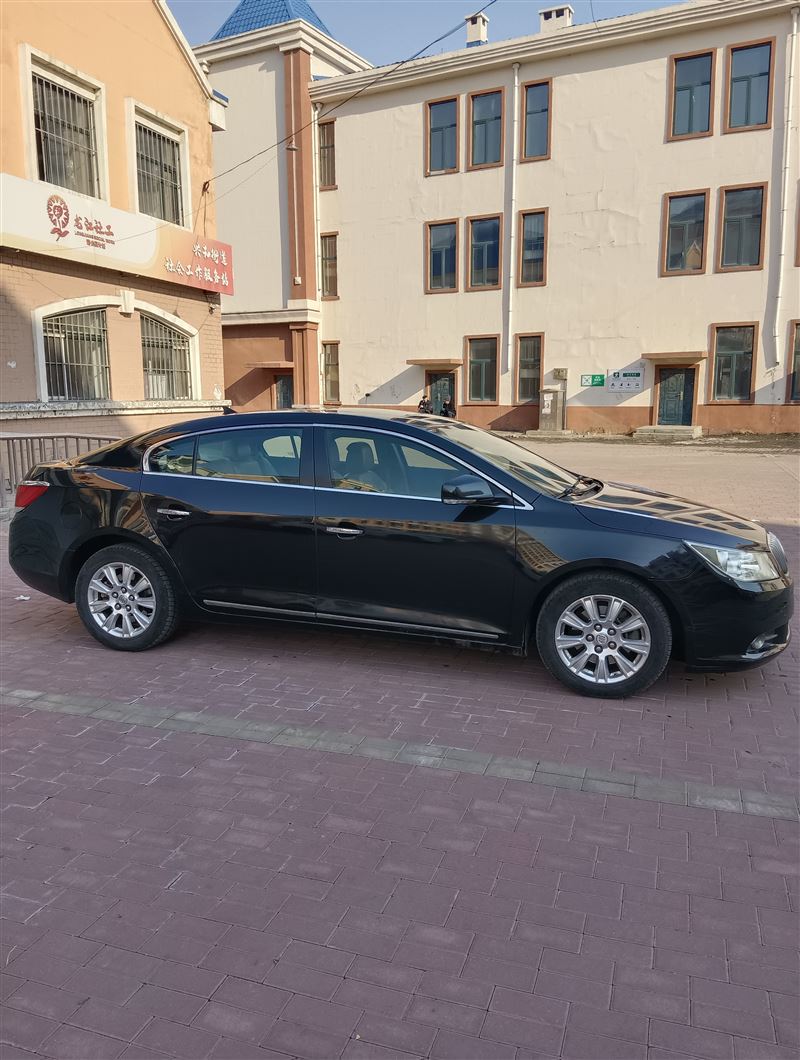 11年别克君越自动挡高配原值20万