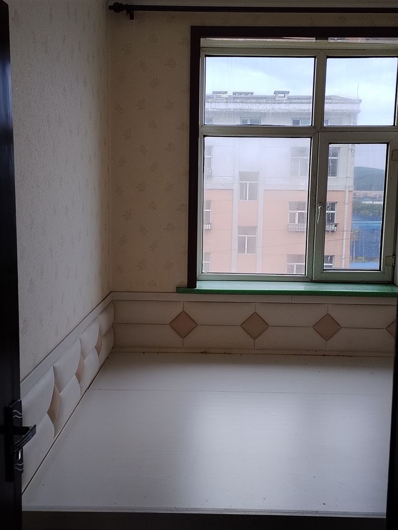 出售，桃山区鸿福家园17号楼五楼