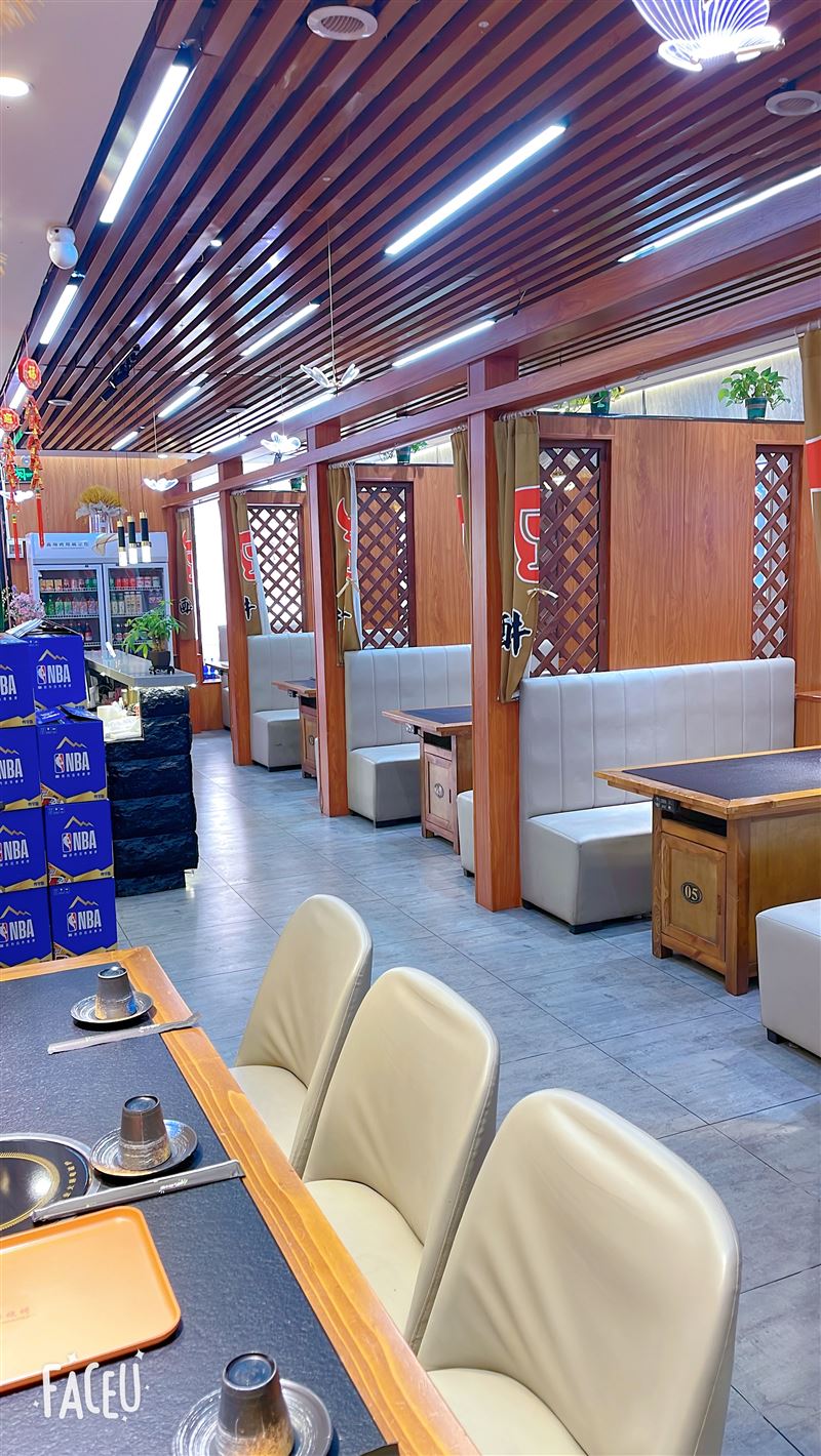 狼嚎街烧烤店外兑