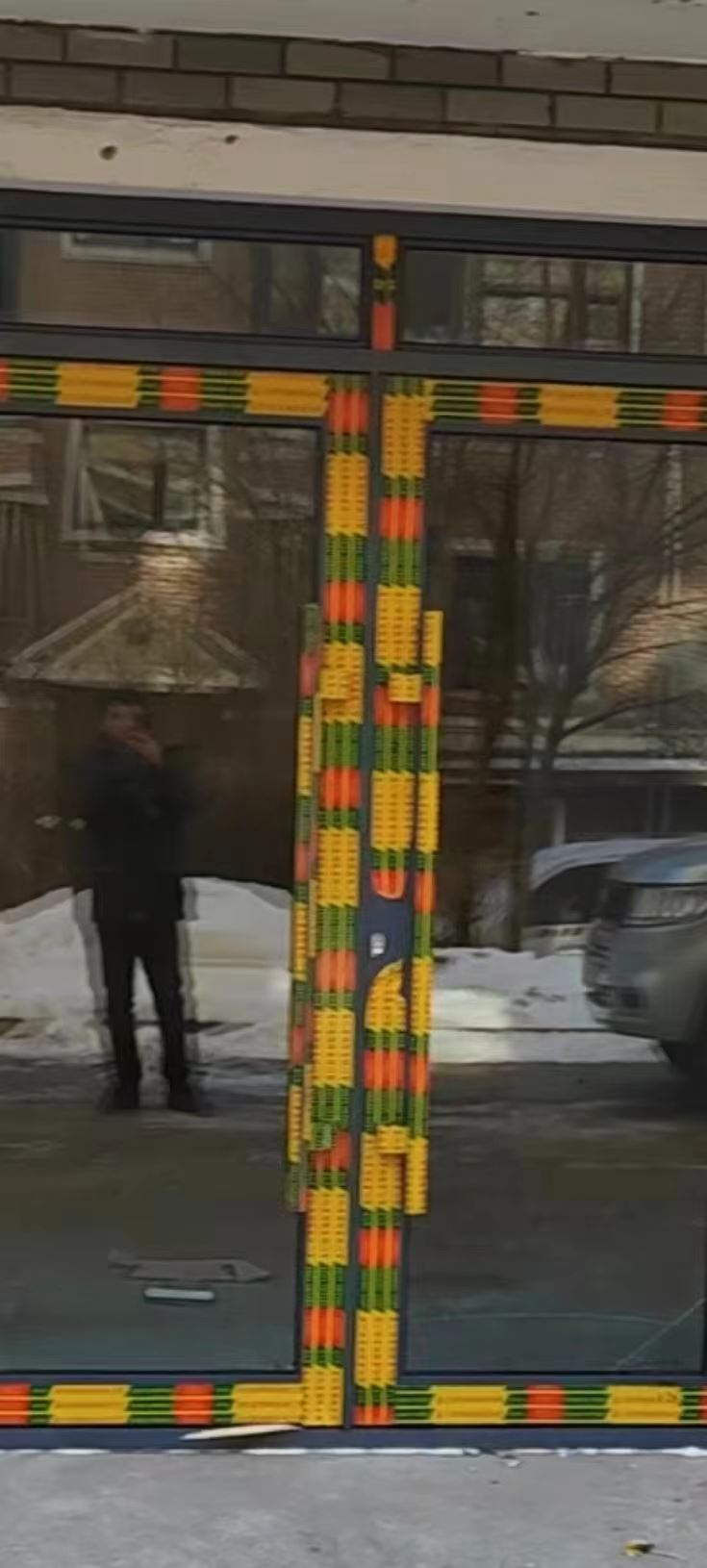 定做各种纱窗，金钢网开扇纱窗，软包防盗门，维修门窗