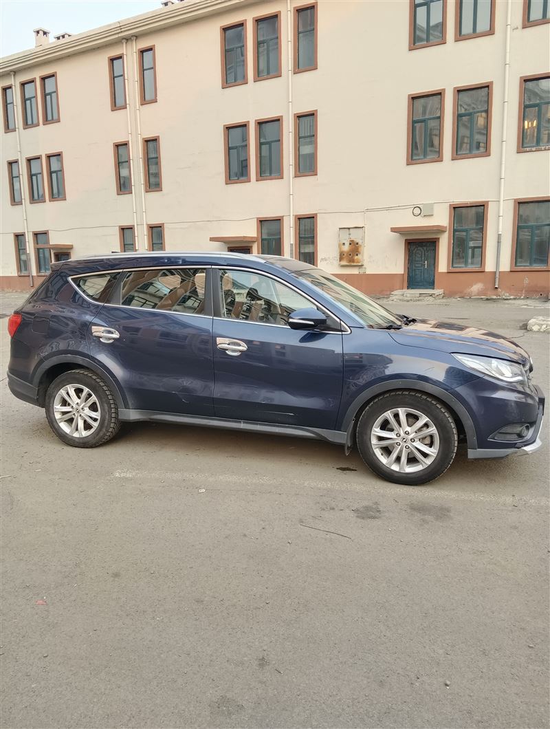 16年东风580手动高配7坐suv原值12万