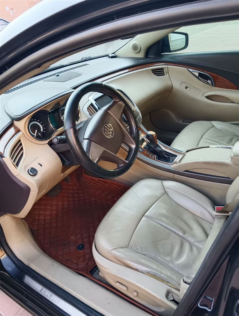 10年别克君越自动挡高配原值20万