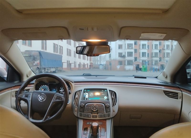 10年别克君越自动挡高配原值20万