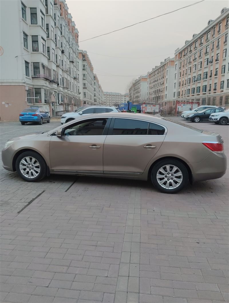 10年别克君越自动挡高配原值20万