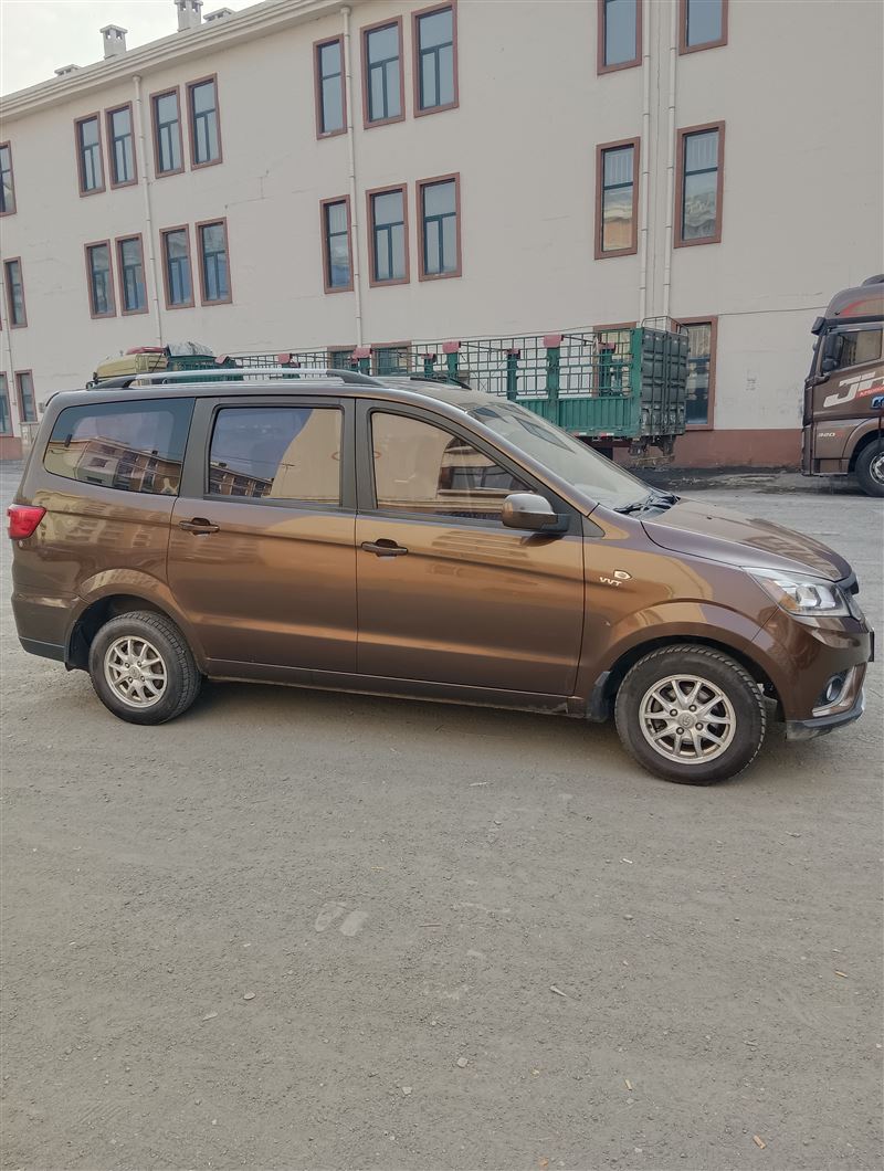 18年昌河M50s手动高配7坐商务