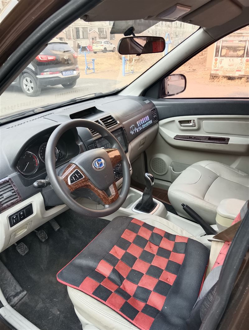 18年昌河M50s手动高配7坐商务