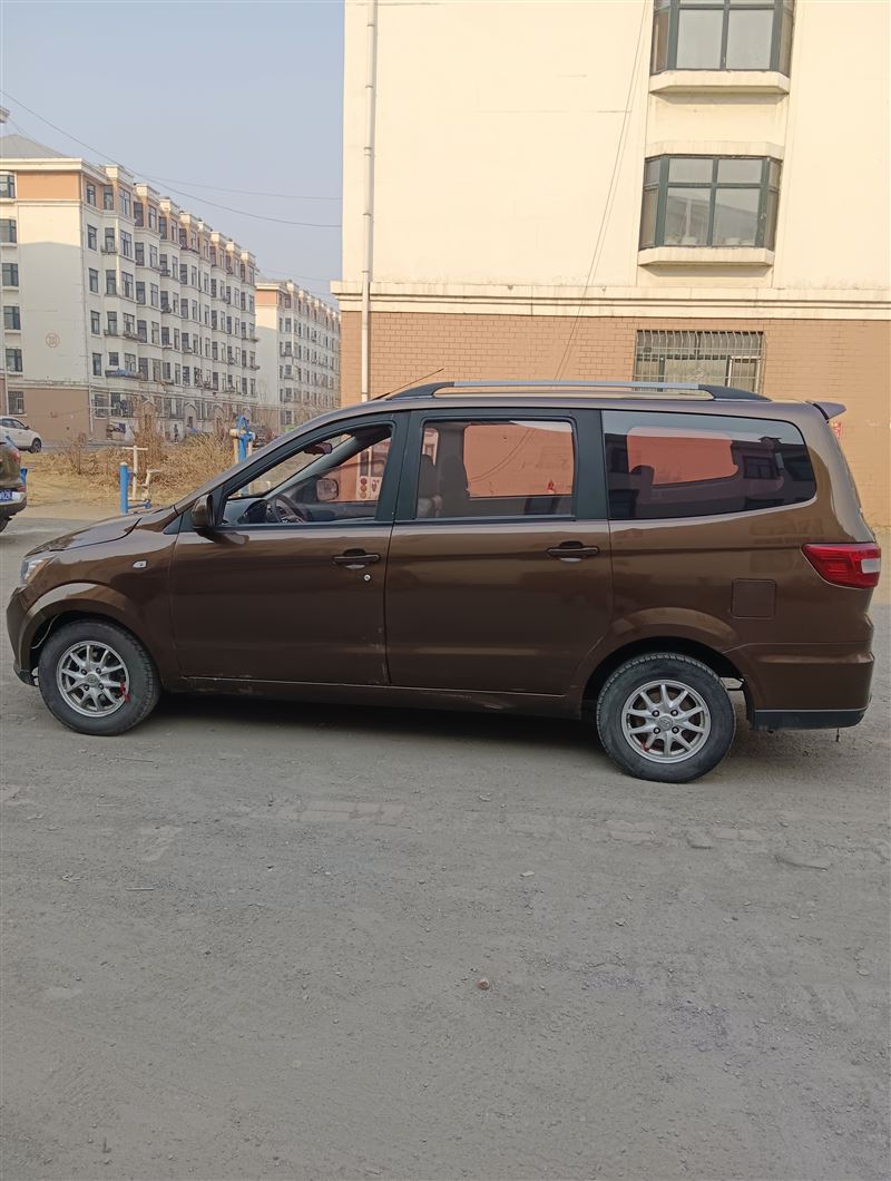 18年昌河M50s手动高配7坐商务