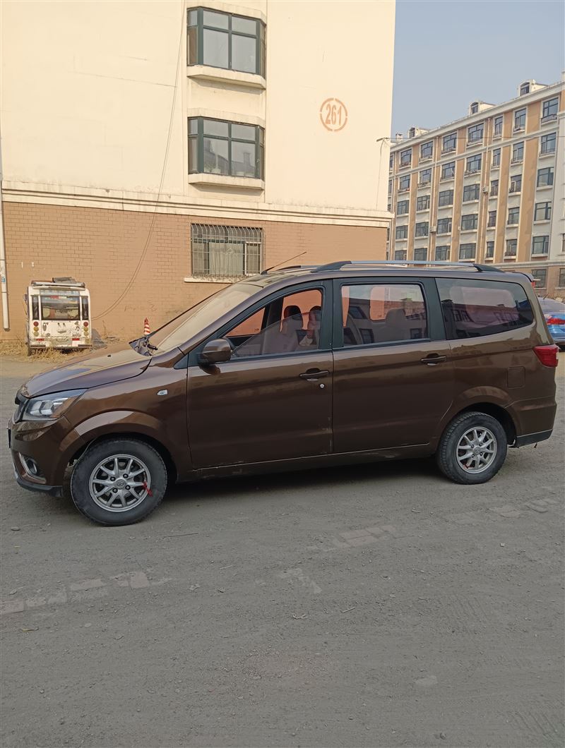 18年昌河M50s手动高配7坐商务