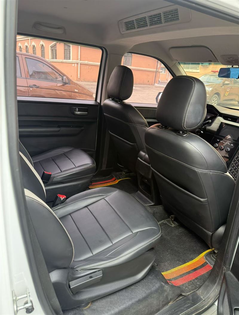 出售五菱宏光plus