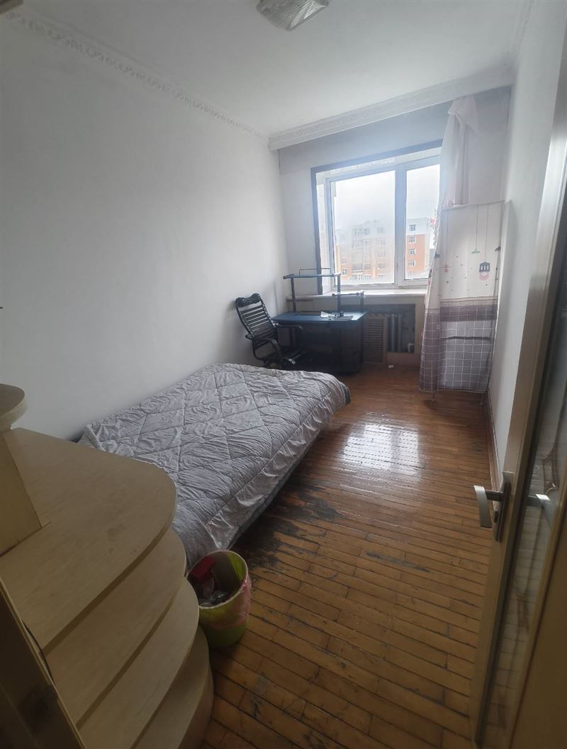 找一个合租女生