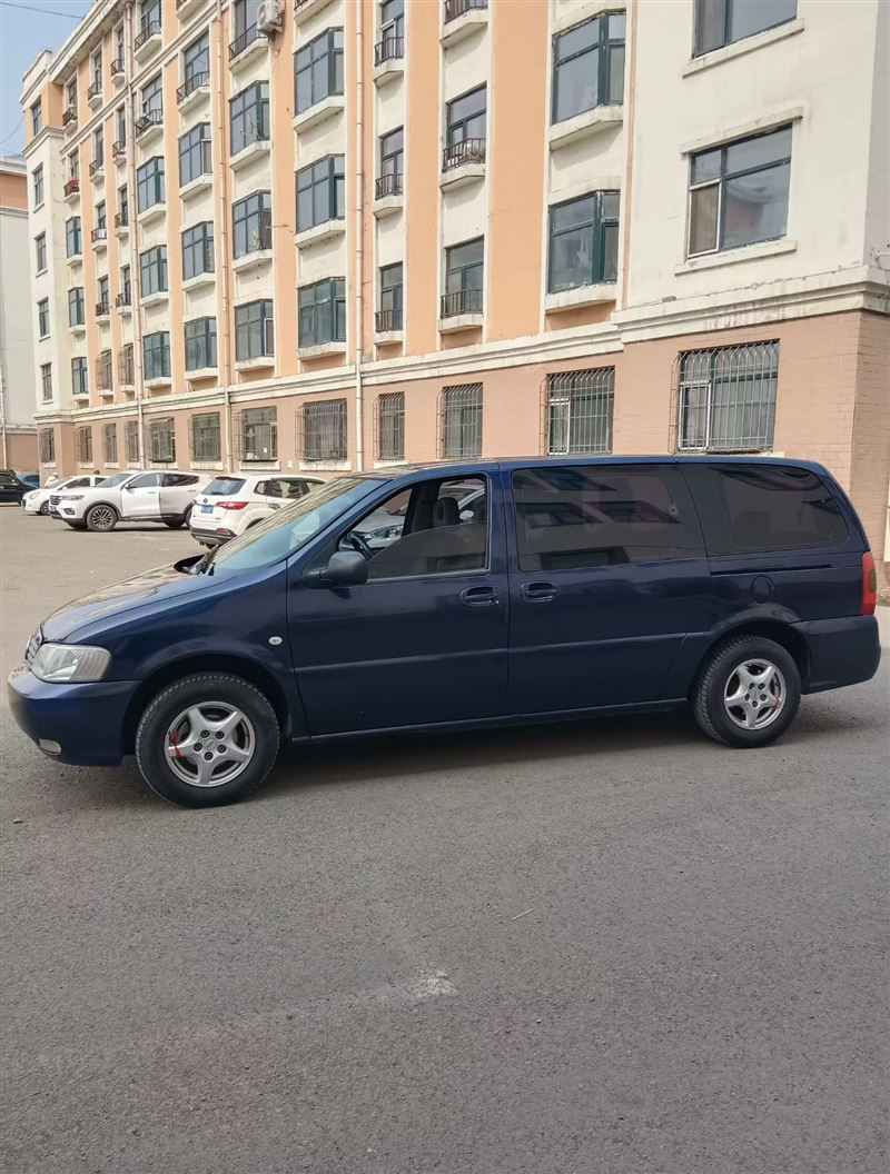 10年别克gL8自动挡7坐商务