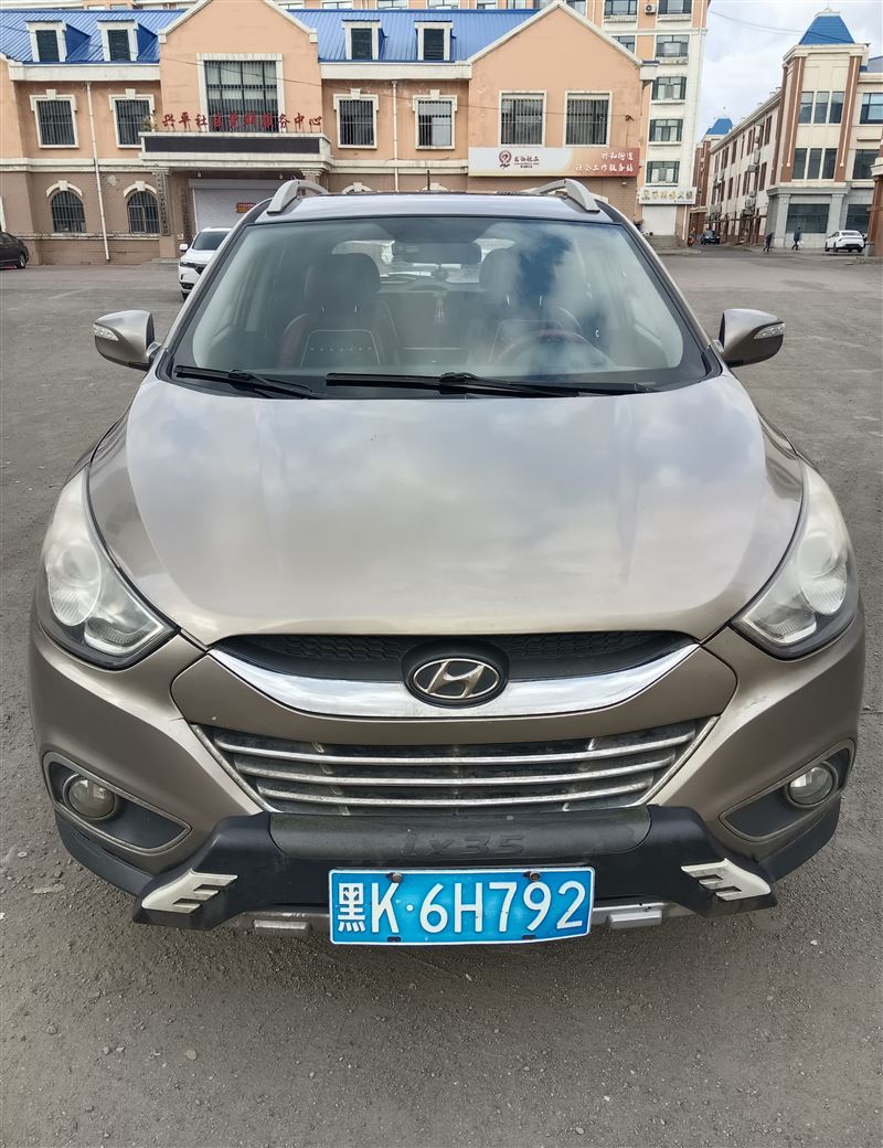 12年现代ix35手动高配原值15万