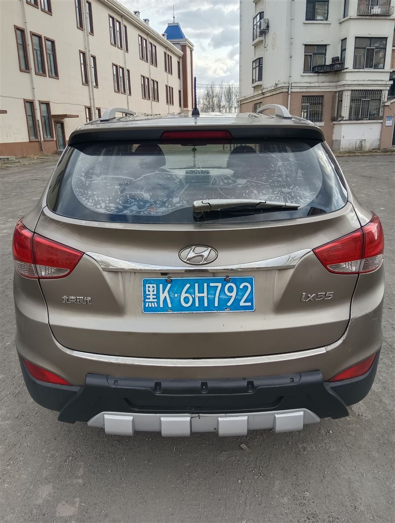 12年现代ix35手动高配原值15万