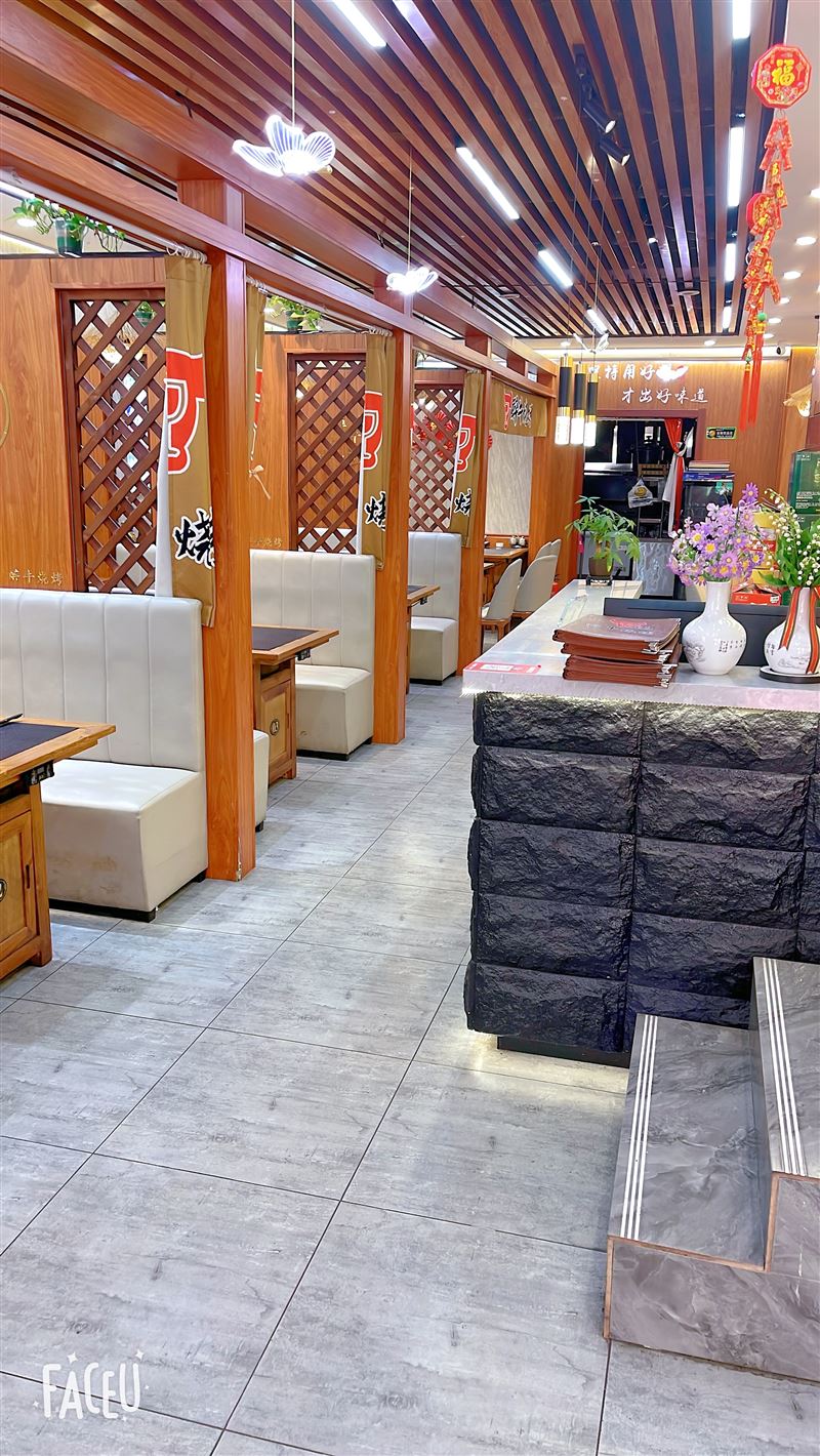 狼嚎街烧烤店外兑