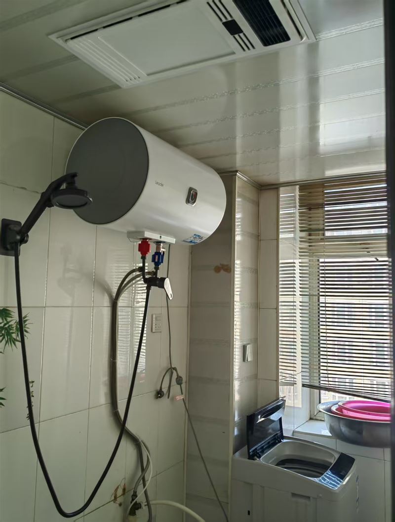 出租🏠 银泉14号楼,五楼,67平,两室一厅,年租1.2万,价格可议。