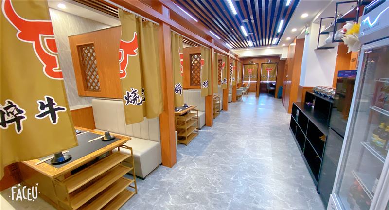 狼嚎街街烧烤店外兑