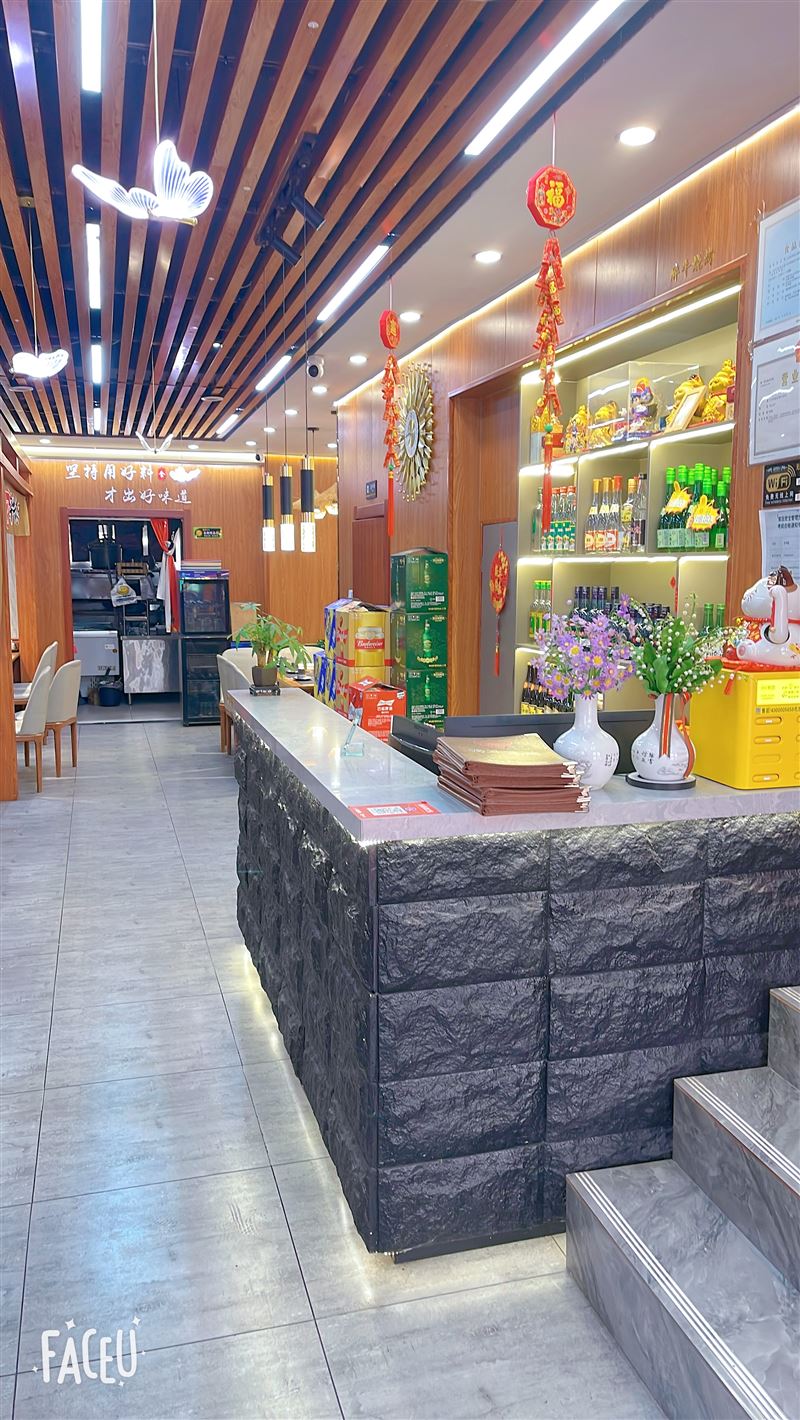 狼嚎街街烧烤店外兑