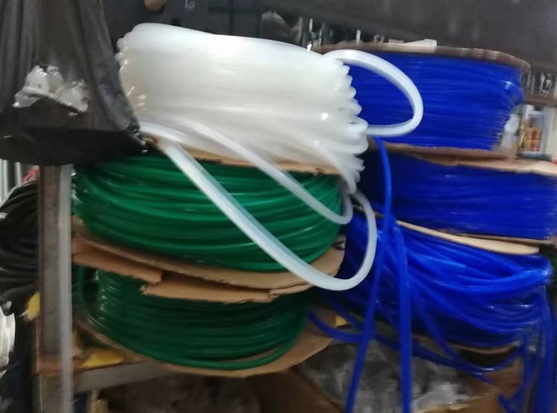 定做金钢网弹起开扇纱窗~软包防盗门~维修门窗