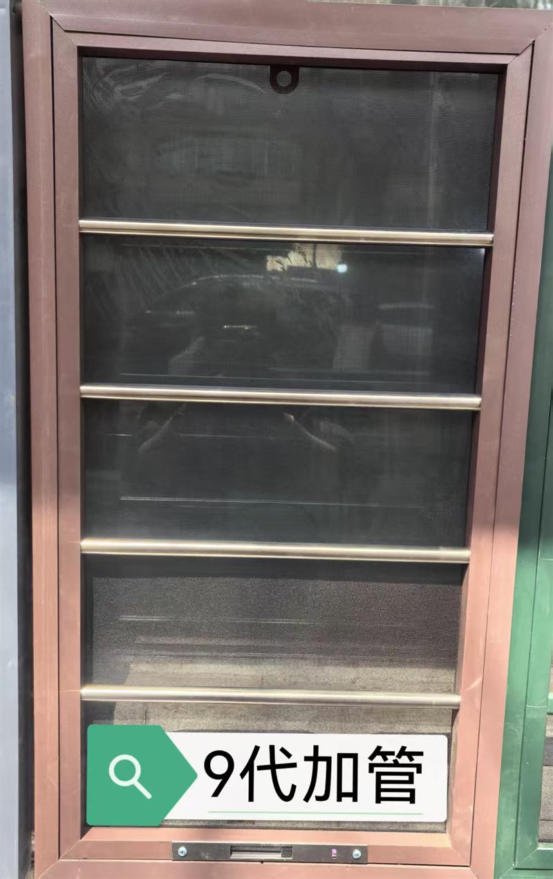 批发厂家定做各种纱窗,软包防盗门,维修门窗,换合页,把手,密封条,打密封胶。换玻璃。