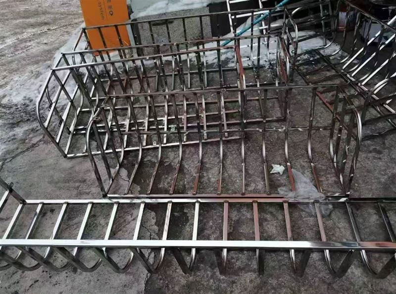 维修门窗关不严~安装金钢网纱窗~软包防盗门,床头,炕围子。