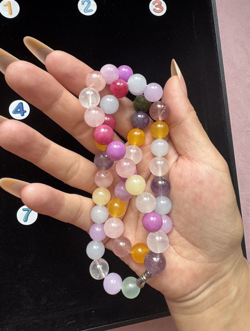 各种翡翠，水晶，玉石，玛瑙，设计款珠宝，